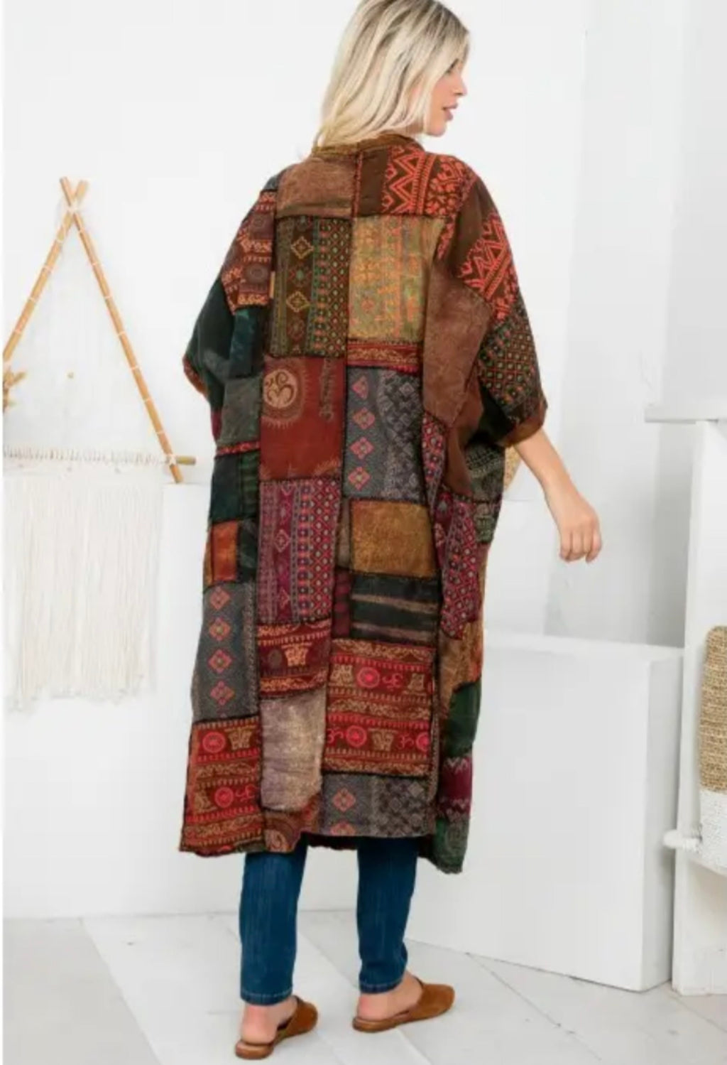 Achterkant van boho patchwork kimono met unieke prints