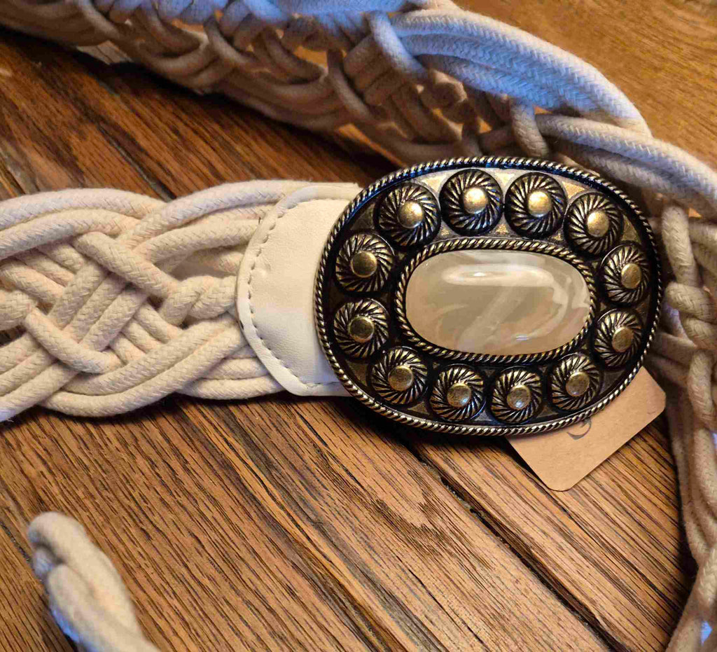 Gevlochten boho riem crème detail met gesp en vlechtwerk