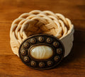 Boho riem crème met natuursteen gesp detail close-up