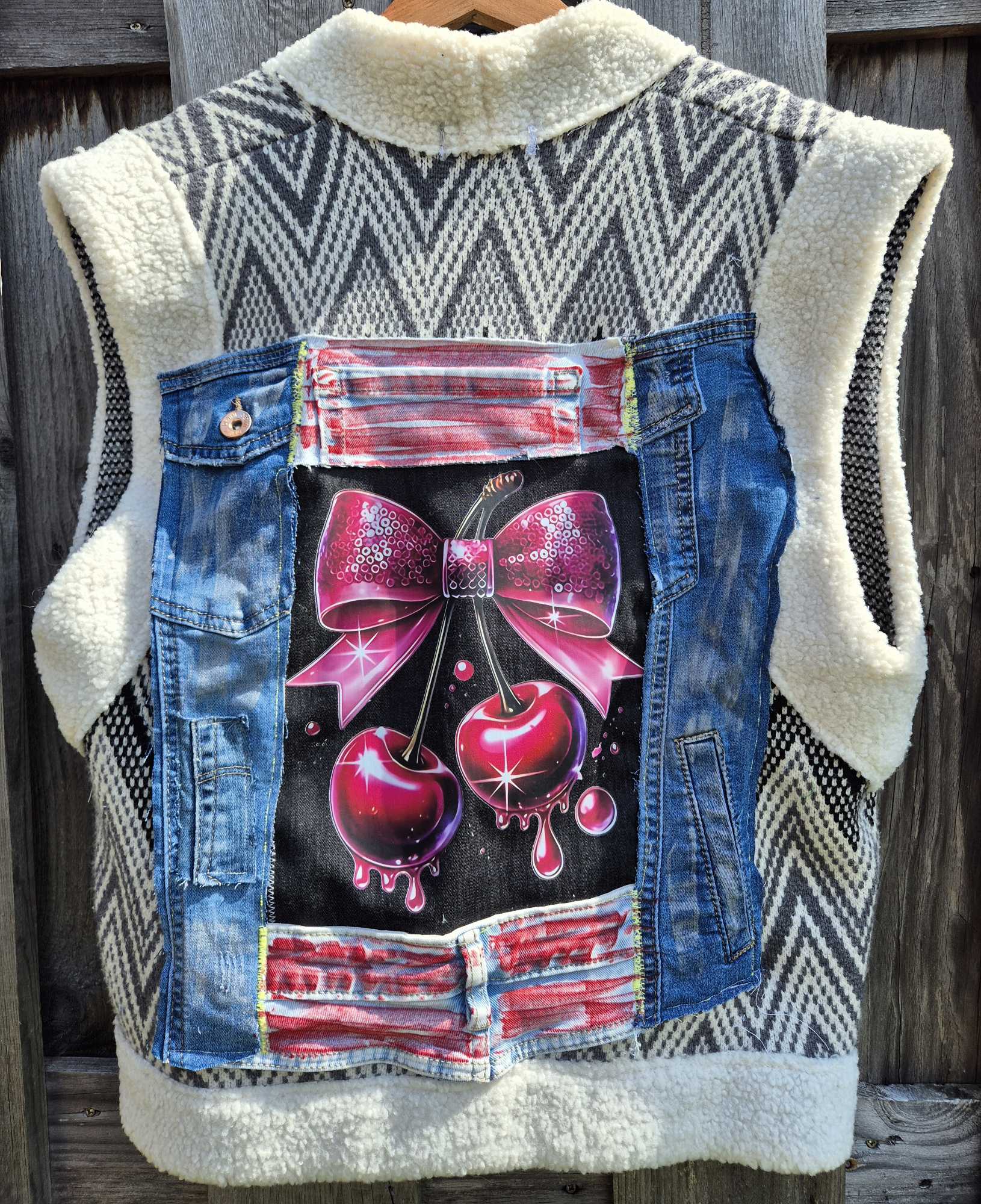 Handgemaakt vest met teddy en denim achterkant detail