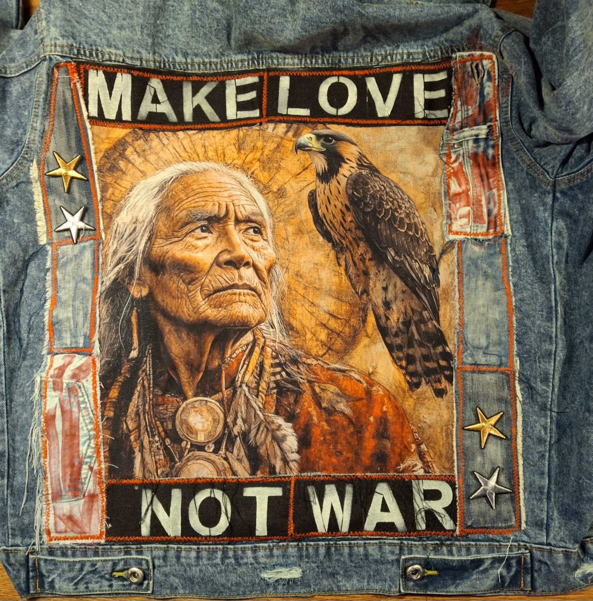 upcycled denim jacket make love not war achterkant handgemaakt one of a kind