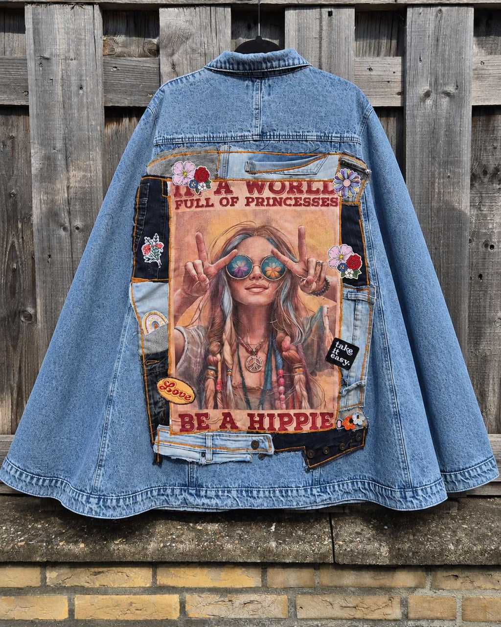 Oversized upcycled denim poncho achterkant met Be A Hippie artwork