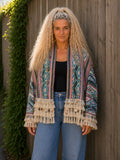 Handgemaakt boho vest Aztec turquoise roze gedragen voorkant