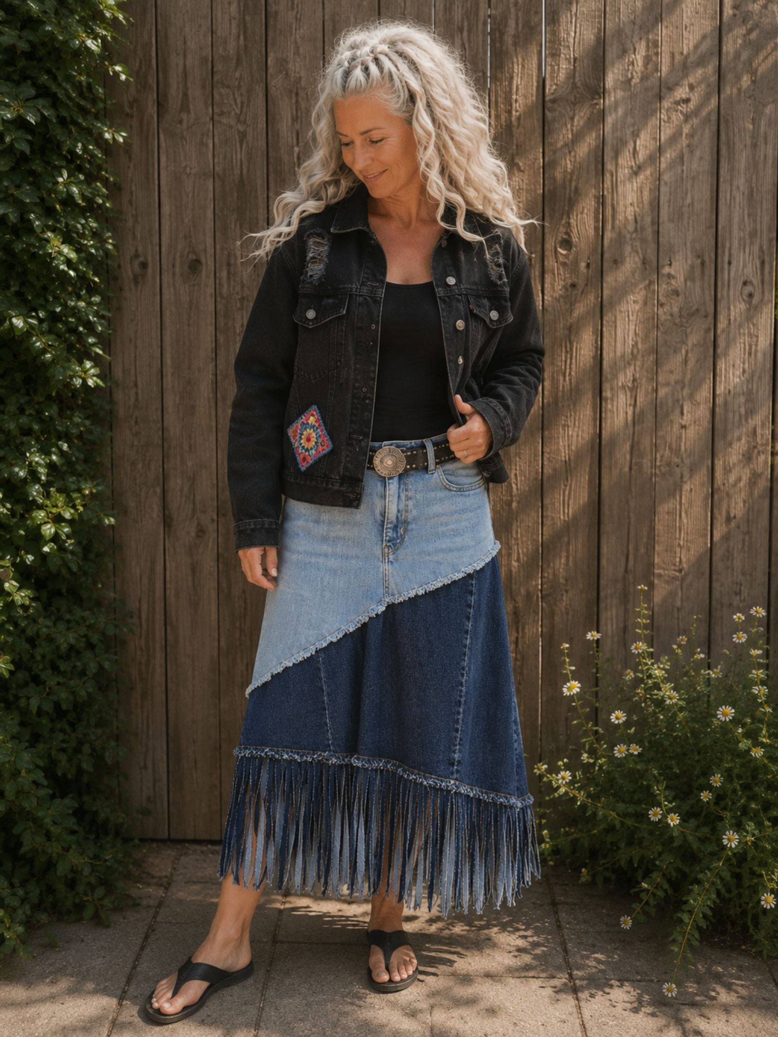One of a Kind zwart denim jasje gecombineerd met denim rok voor een complete boho outfit.