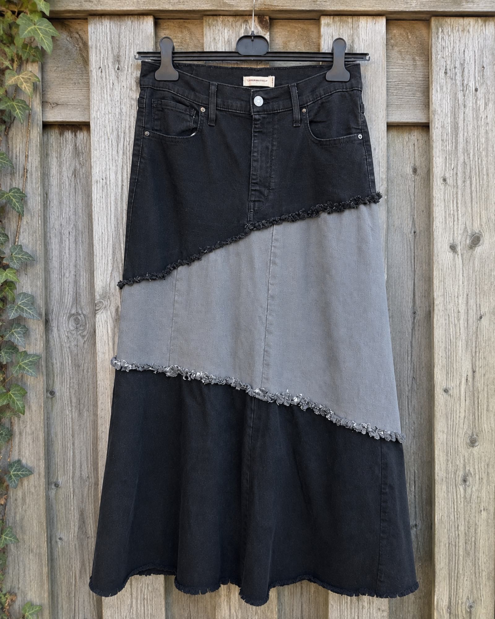 One of a Kind Upcycled Levi's Patchwork Rok – Zwart & Grijs
