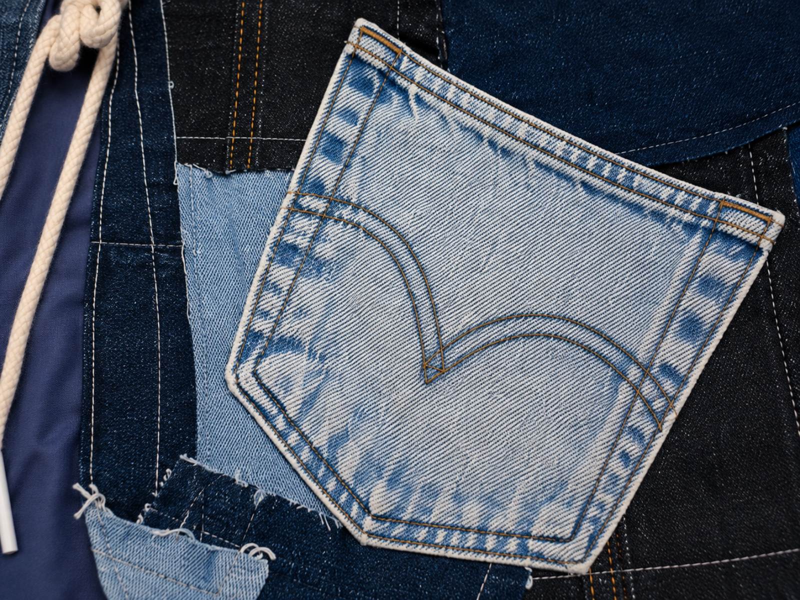 One of a Kind Levi's Patchwork Denim Hesje L/XL – Handgemaakt & Upcycled
