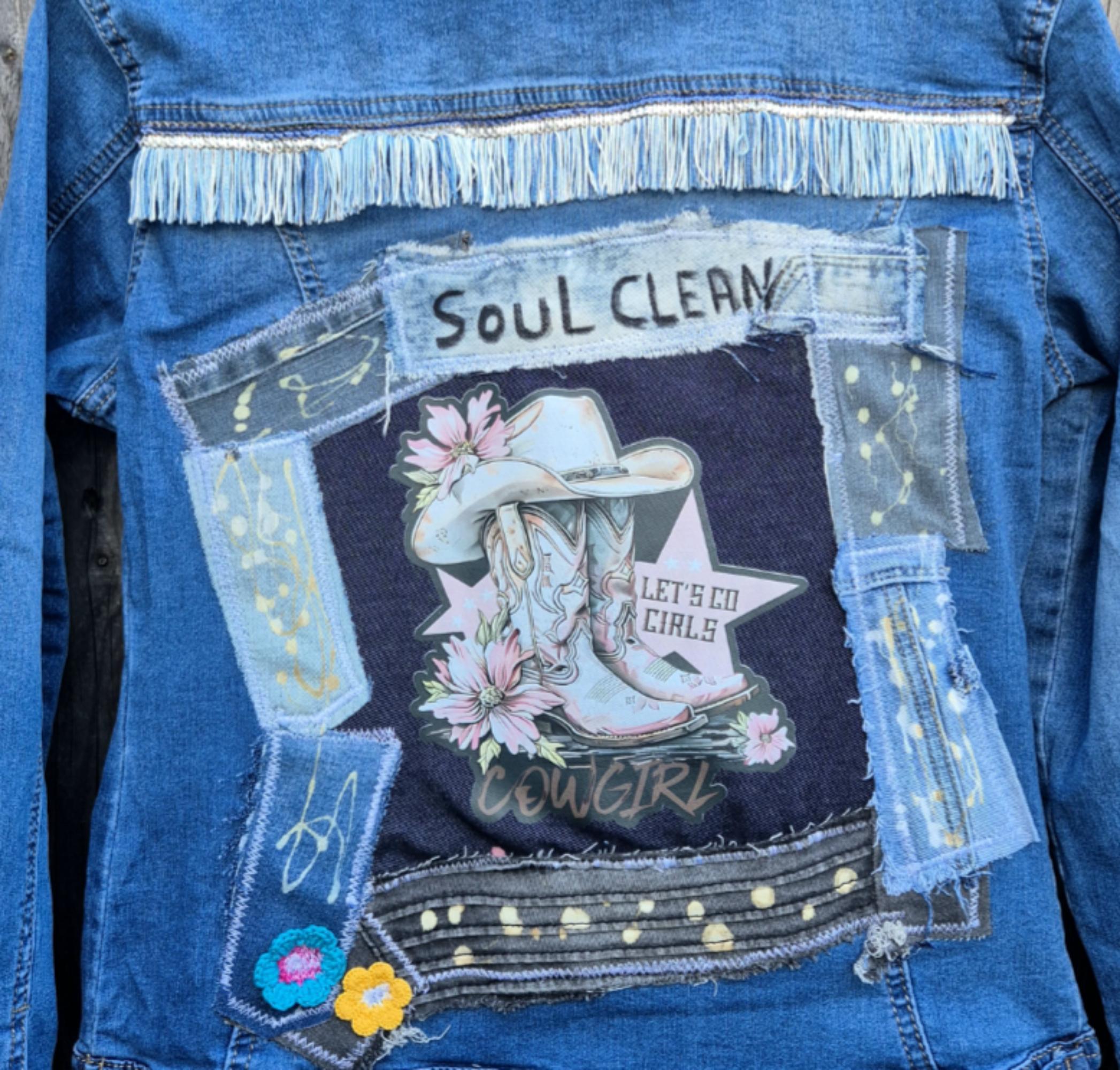 Detail patch upcycled denim jasje