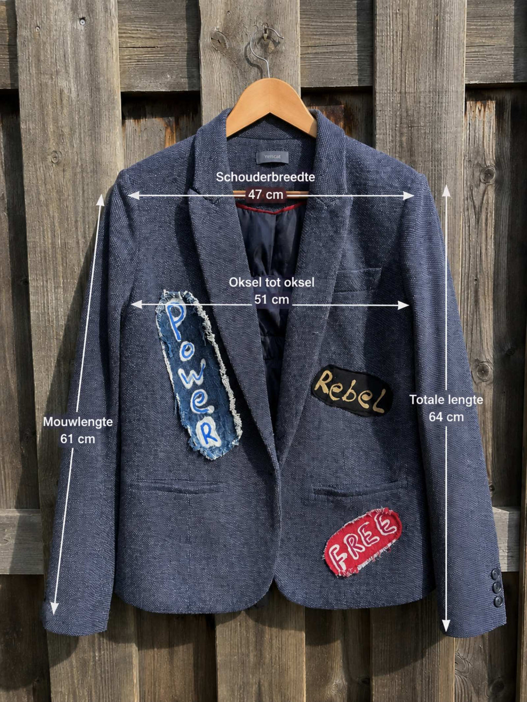 Maatvoering van One of a Kind Power Rebel blazer met schouderbreedte, okselmaat, mouwlengte en totale lengte - Old New Atelier