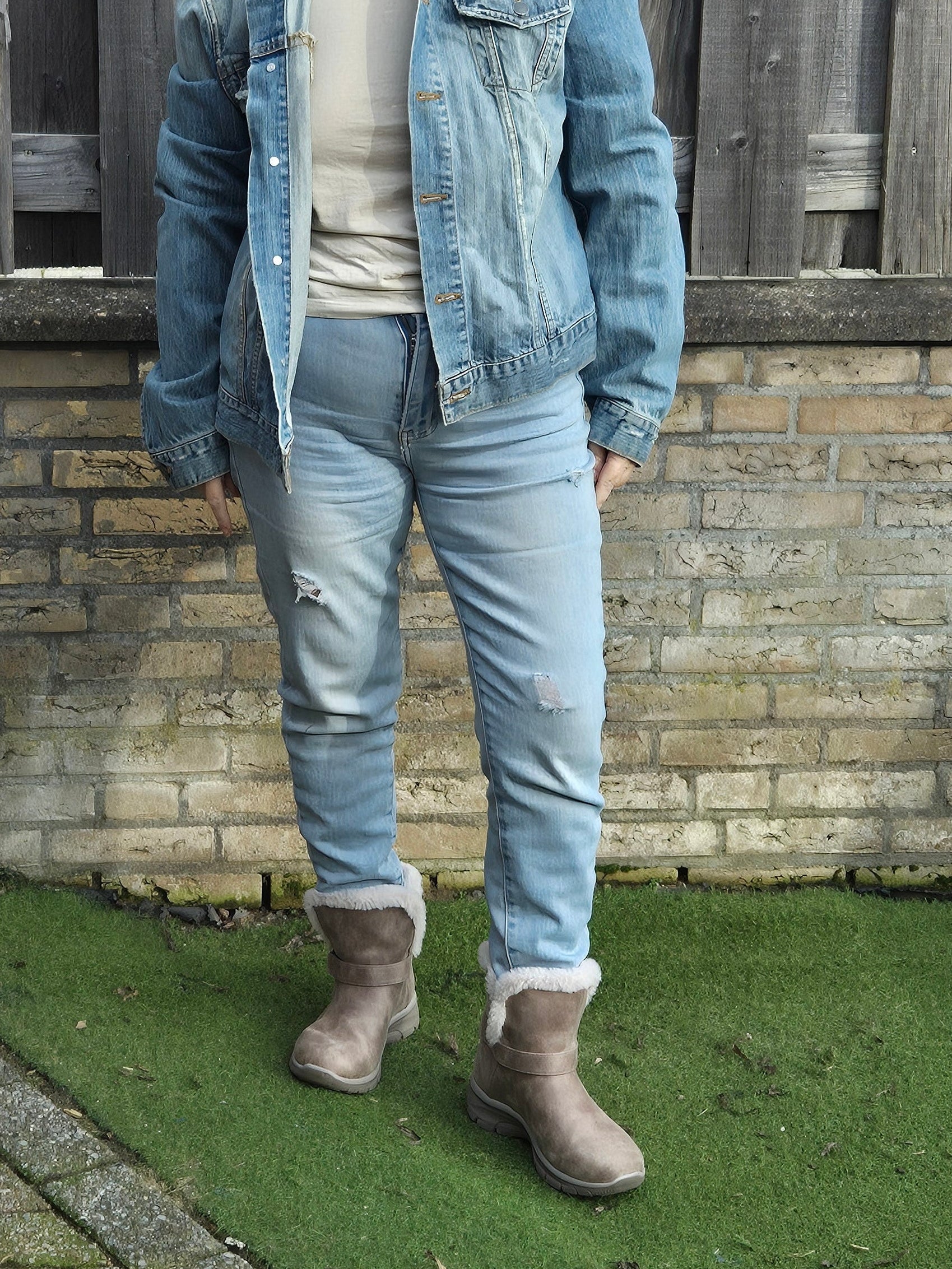 voorkant handgemaakte spijkerjas upcycled denim jas atelier kleding