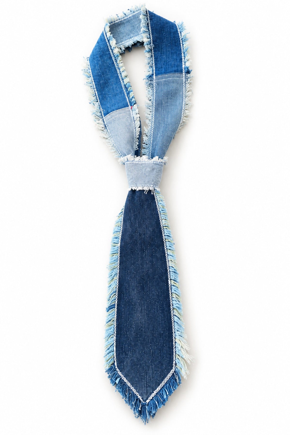 One of a Kind upcycled denim stropdas van verschillende blauwe jeansstoffen