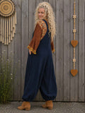 Blauwe boho harem tuinbroek vanuit schuine achterzijde met comfortabele oversized pasvorm.