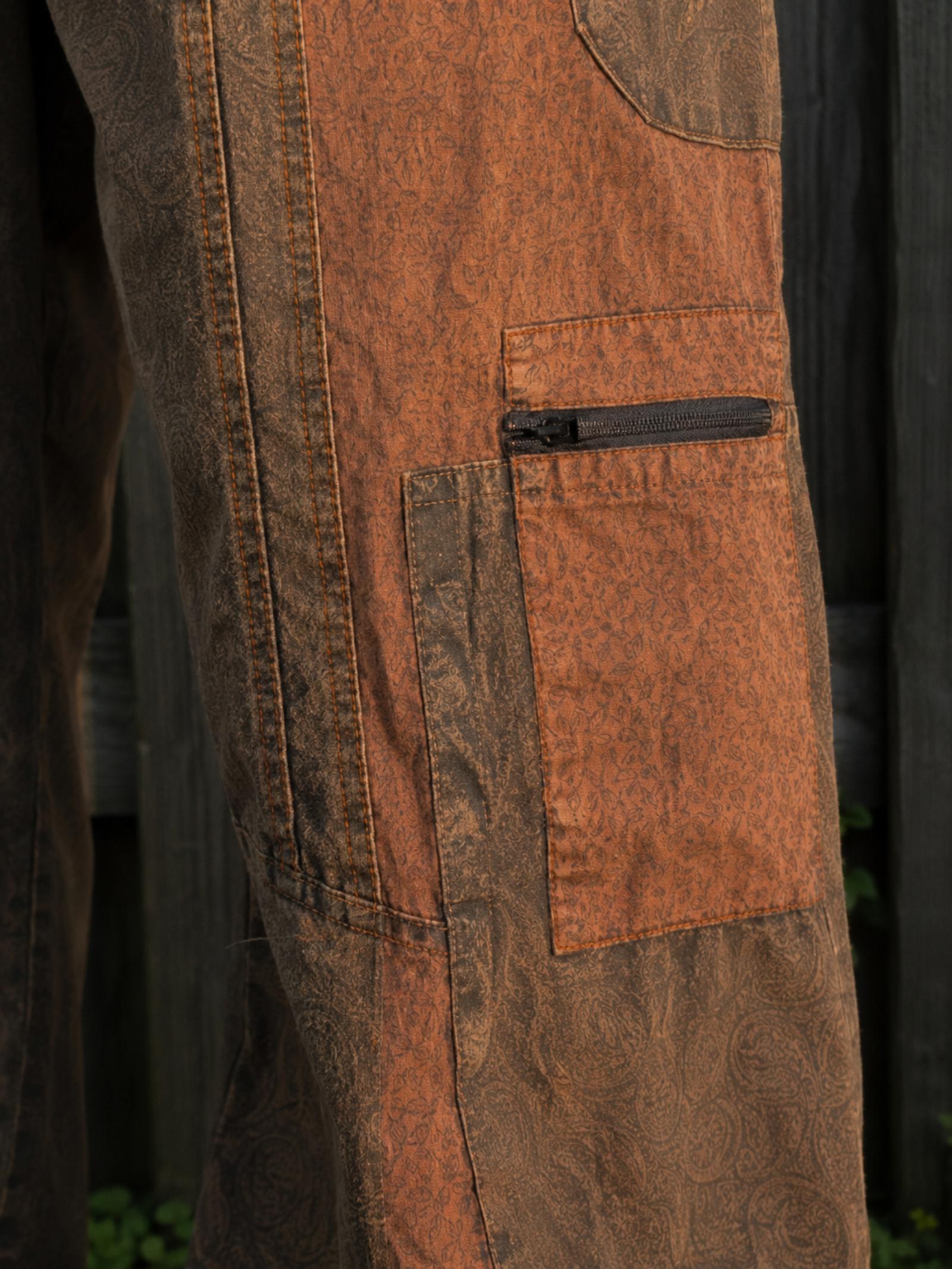 Detail van de praktische ritszak op de boho baggy broek – Old New Atelier