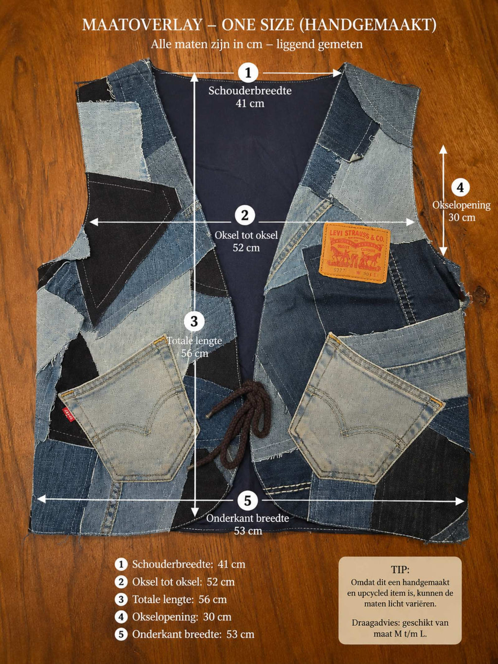 Maatoverlay van het One of a Kind upcycled denim patchwork hesje met alle liggend gemeten afmetingen in centimeters.