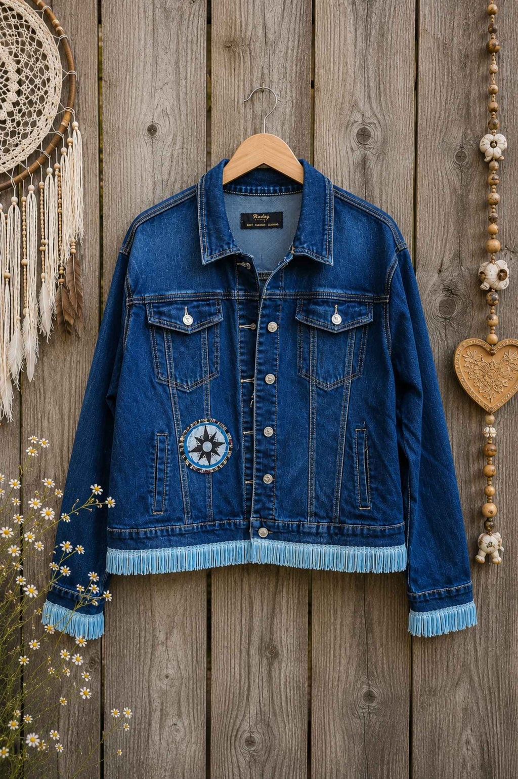 Moon Soul denim jasje voorkant met franjes en kompas patch – handgemaakt One of a Kind Old New Atelier
