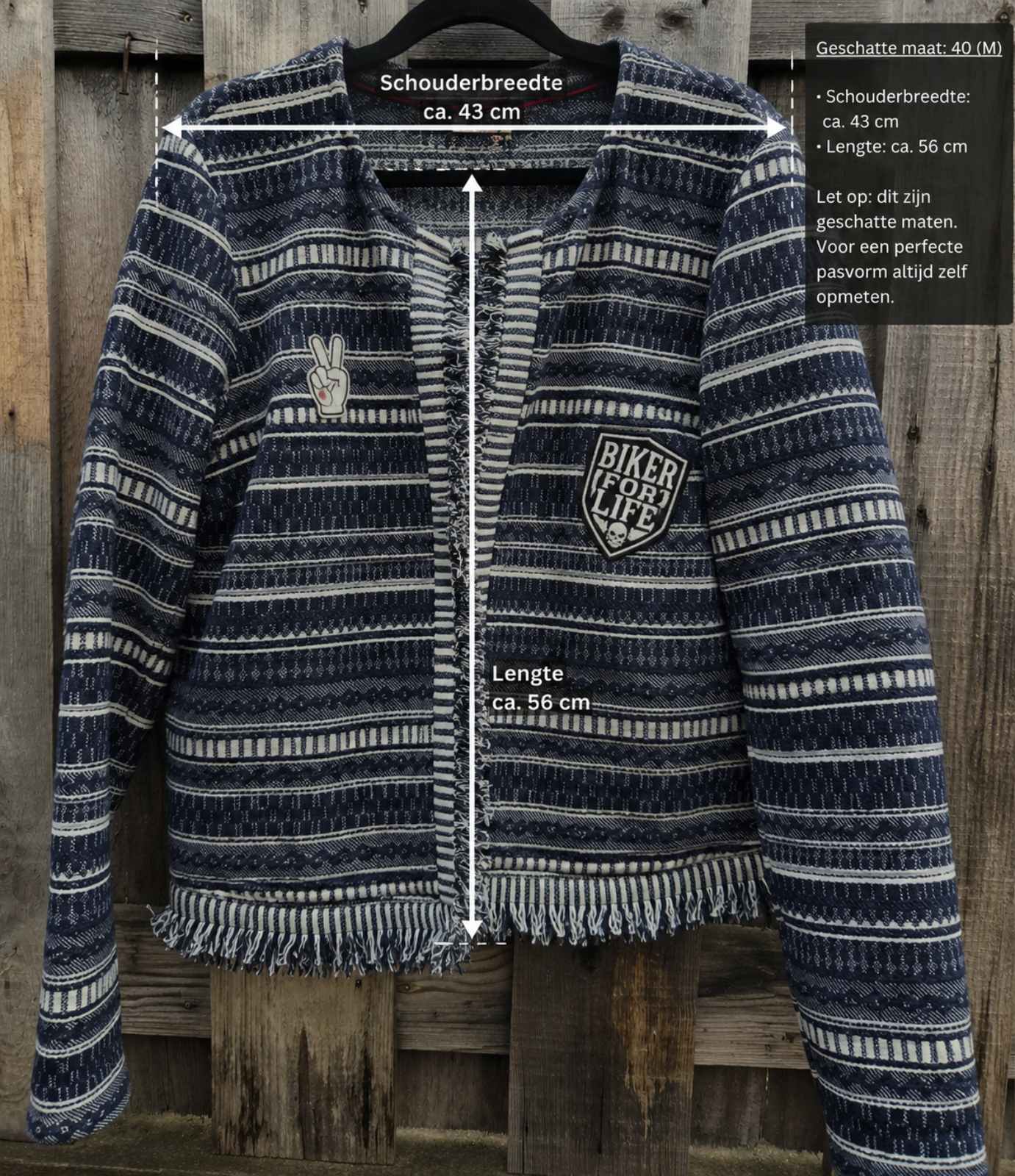 Maatindicatie van upcycled boho rebel jacket met schouderbreedte en lengte informatie