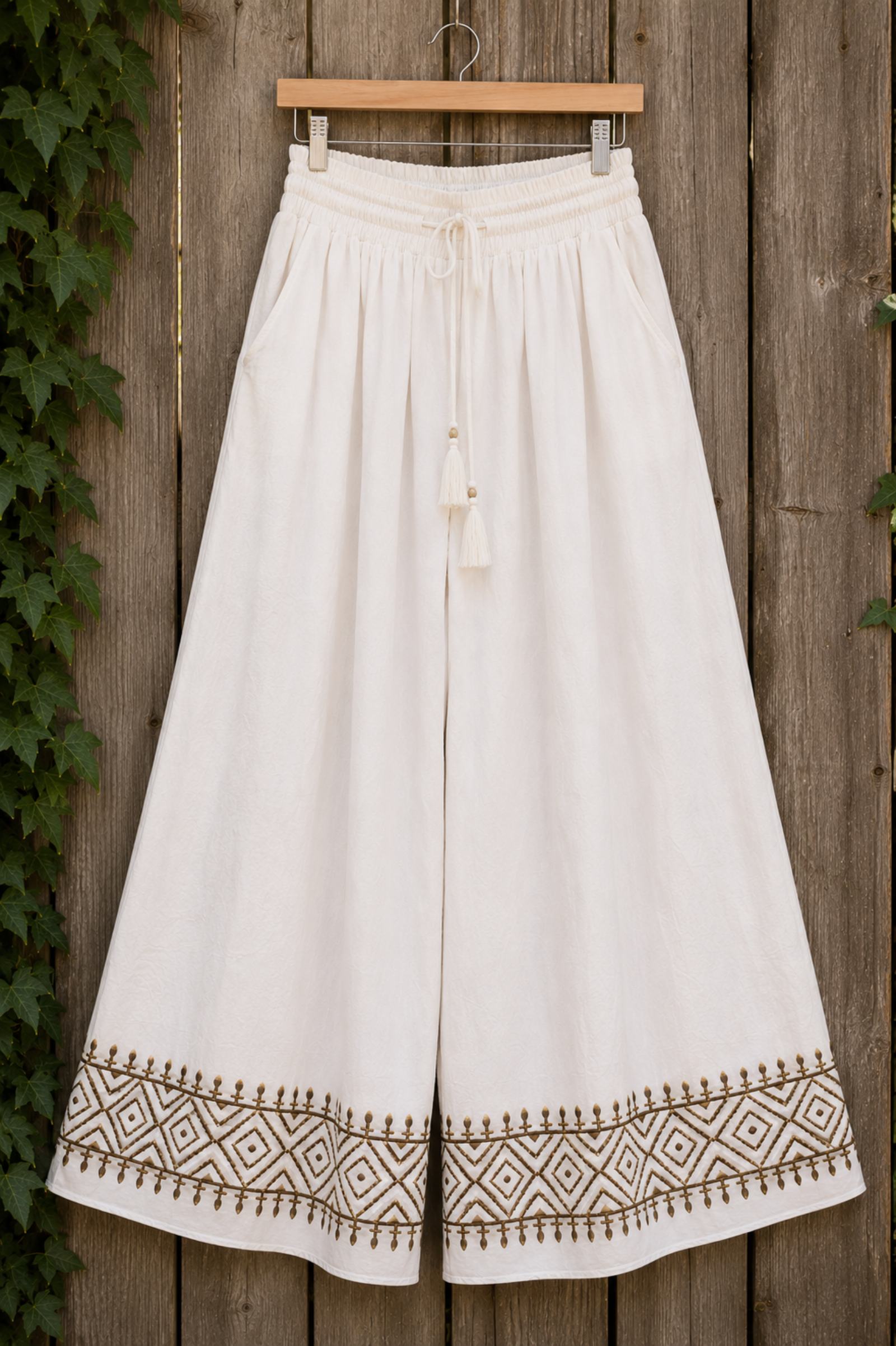 Plat vooraan aan hanger van one size boho broek