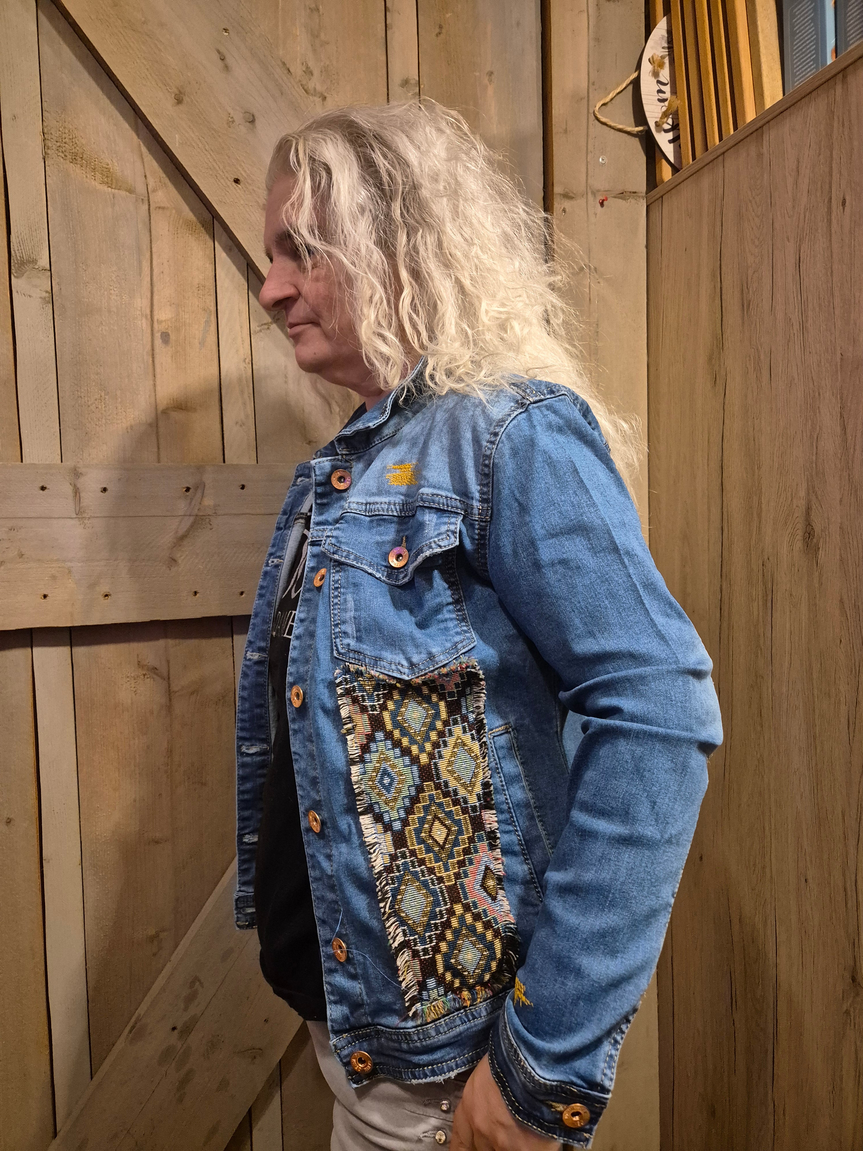 detail upcycled denim jasje vintage stof patch