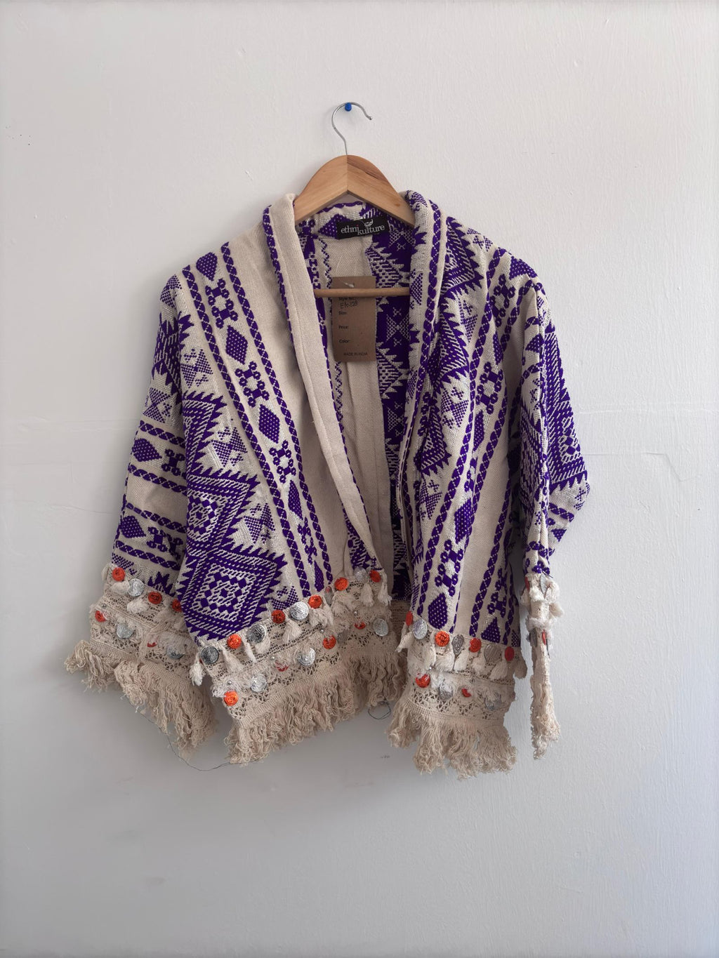 Paars boho vest met franjes en muntjes op hanger