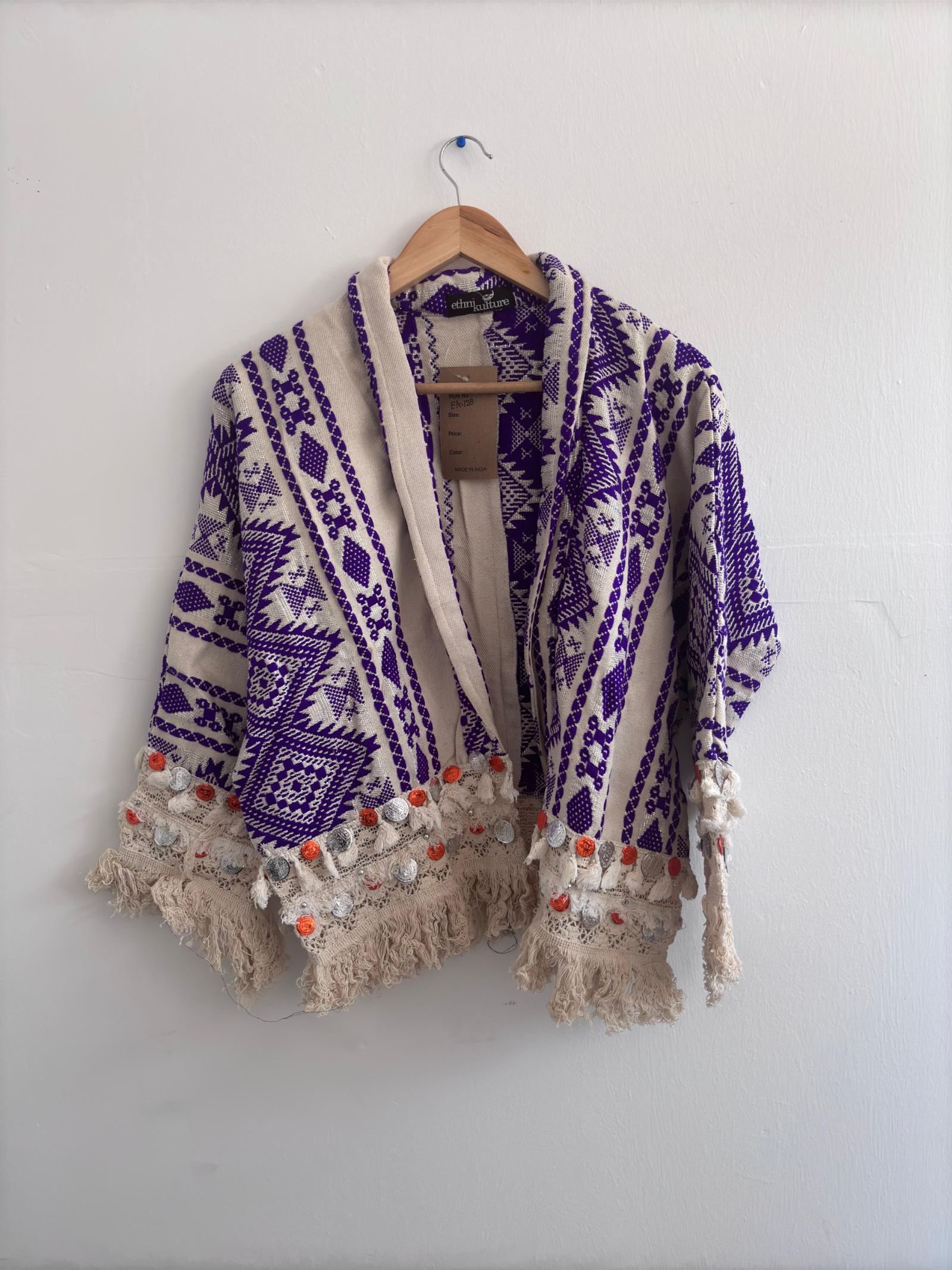 Paars boho vest met franjes en muntjes op hanger