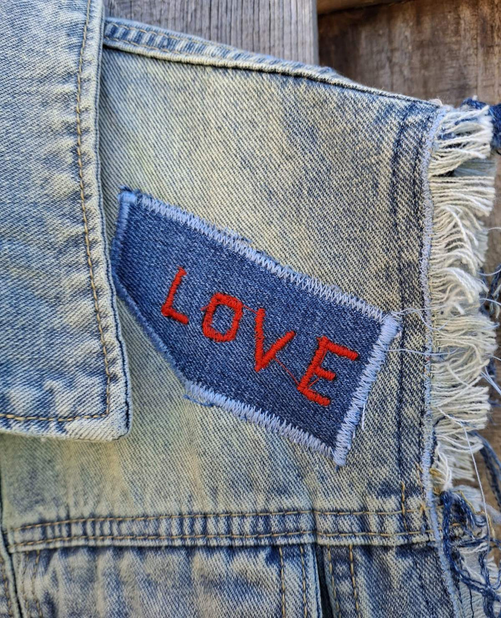 Handmade denim details en rafelranden van Old New Atelier