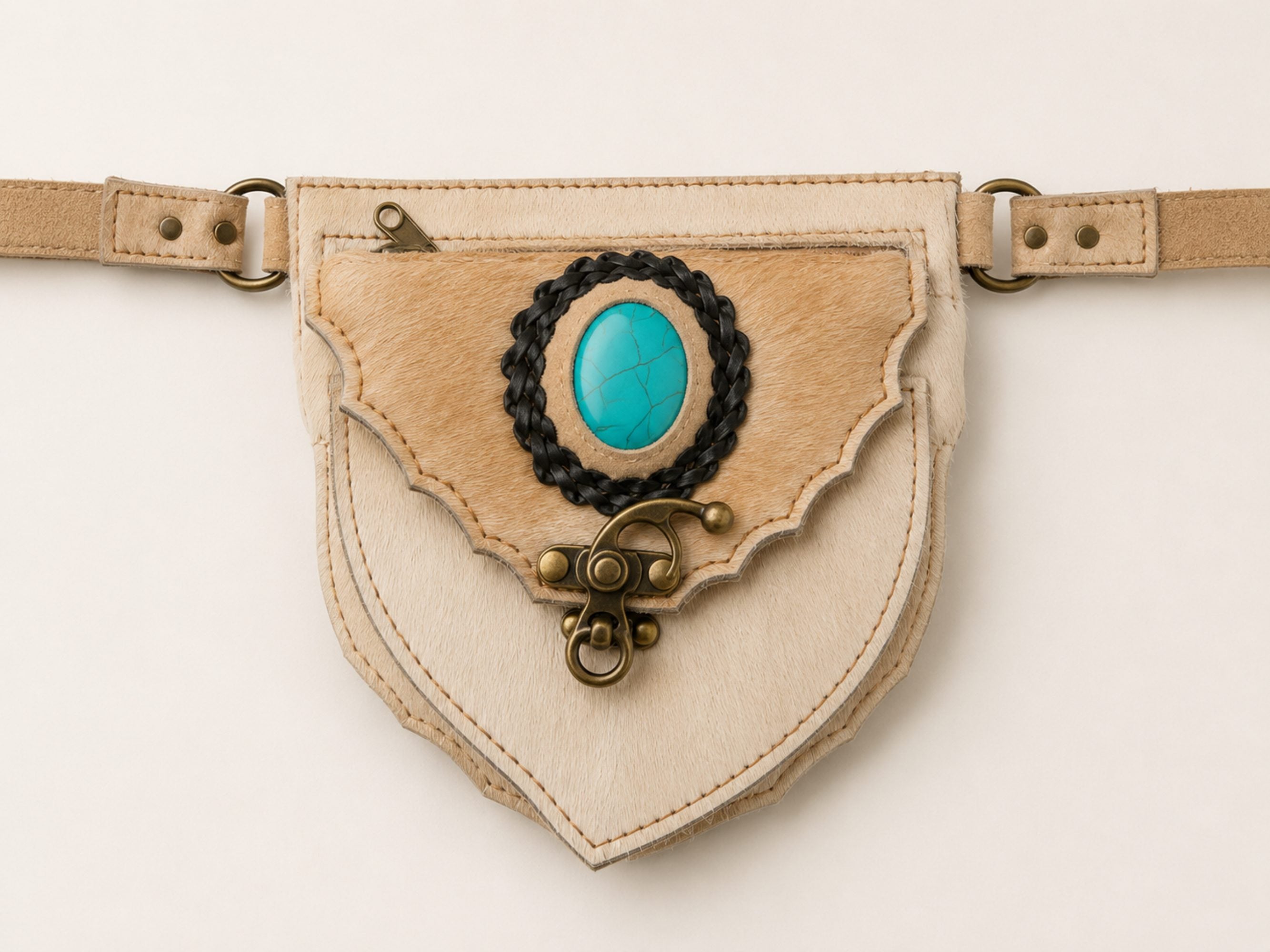 Handgemaakt boho heuptasje van echt leer en vacht met turquoise steen | Old New Atelier