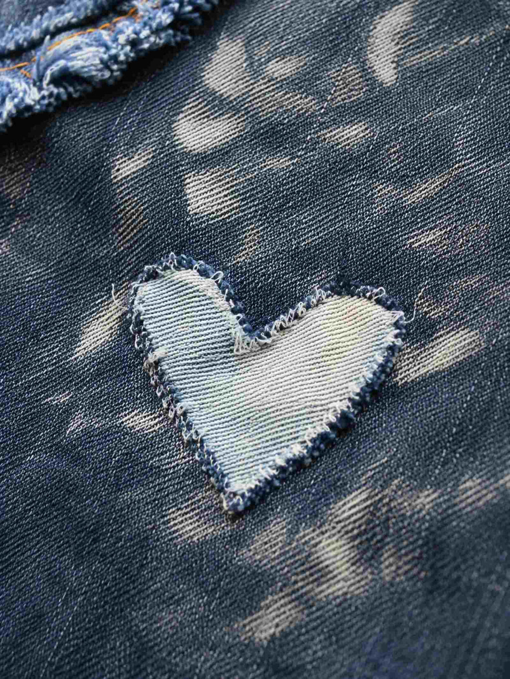 Denim hartje detail op handgemaakte upcycled Levi's rok