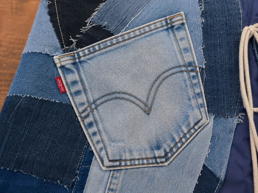 One of a Kind Levi's Patchwork Denim Hesje L/XL – Handgemaakt & Upcycled