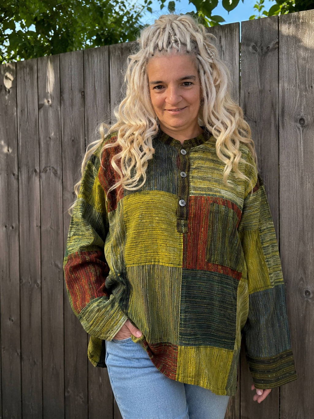 Earth Soul katoenen patchwork blouse dames gedragen in aardse kleuren
