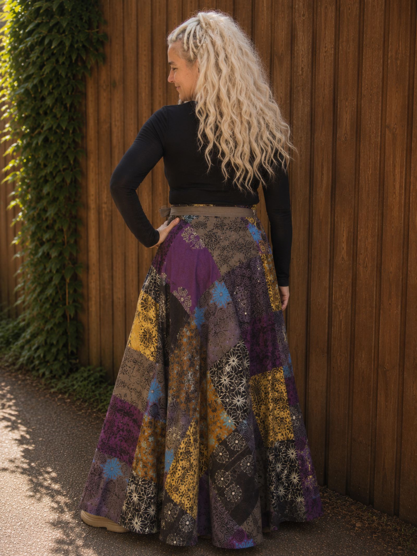 Boho patchwork wrap rok paars gedragen achterkant lange katoenen rok