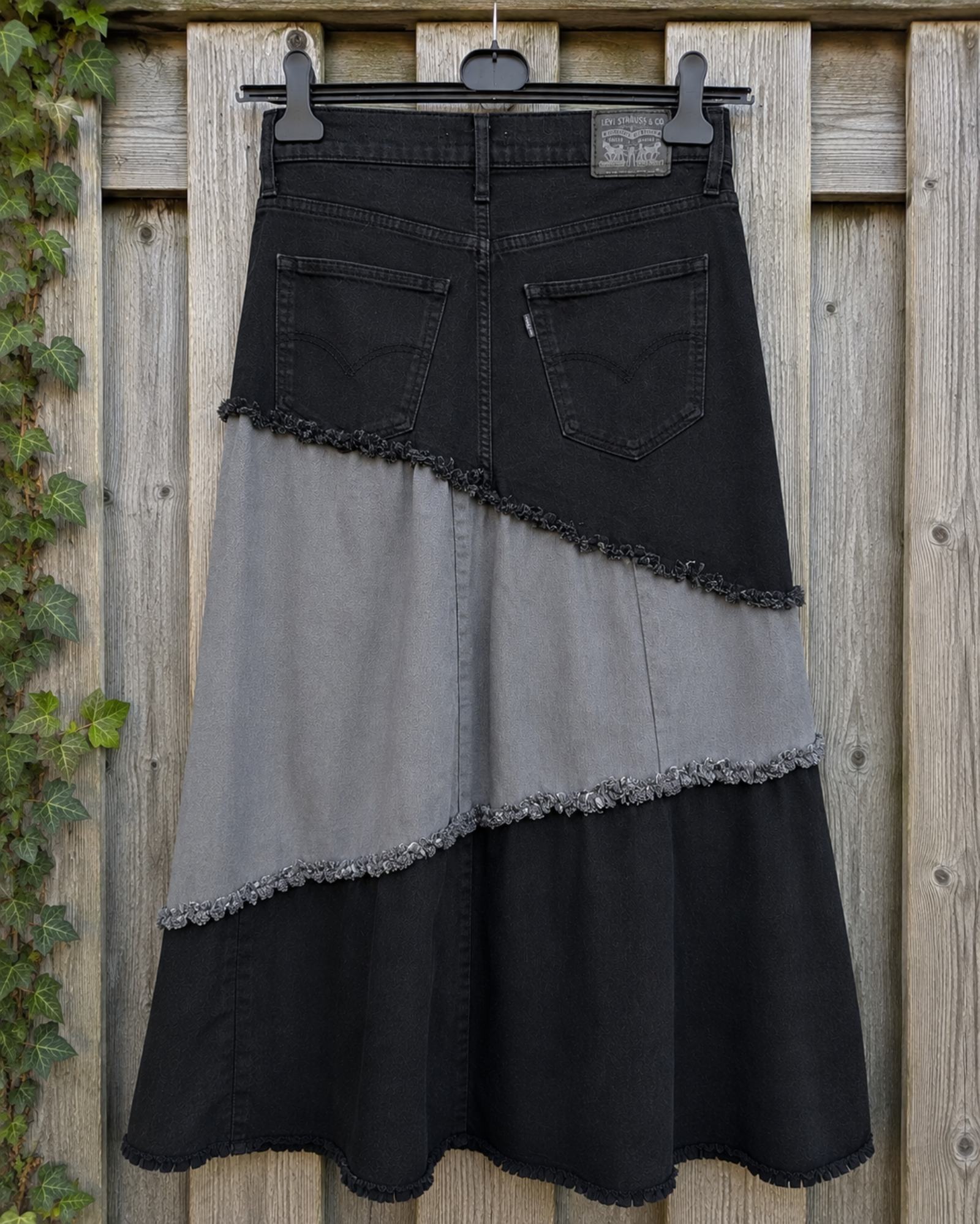 One of a Kind Upcycled Levi's Patchwork Rok – Zwart & Grijs