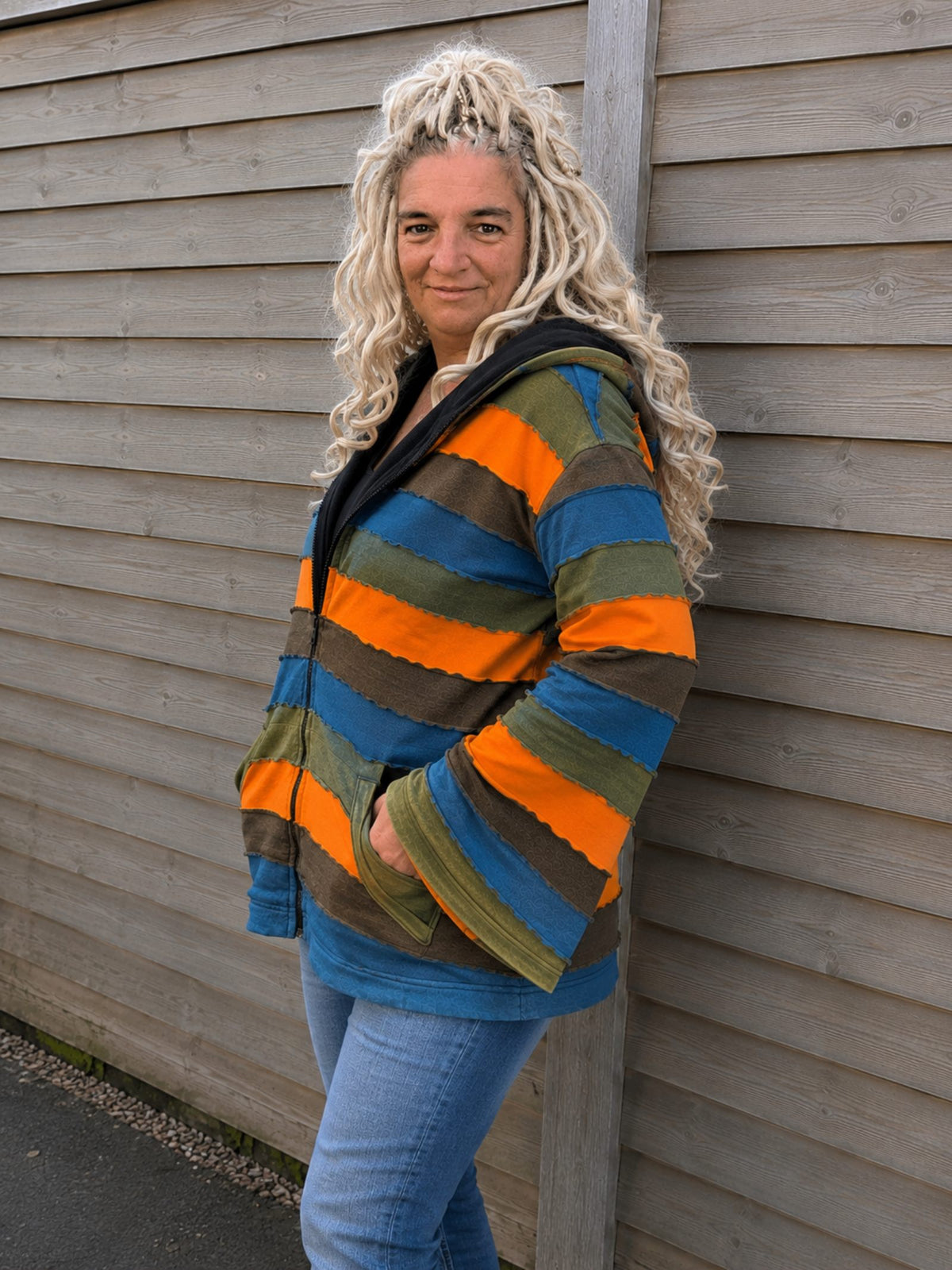 Boho vest in driekwart aanzicht met licht uitlopende mouwen