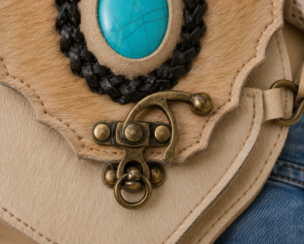 Boho Heuptasje van Leer & Vacht met Turquoise Steen | Handgemaakt