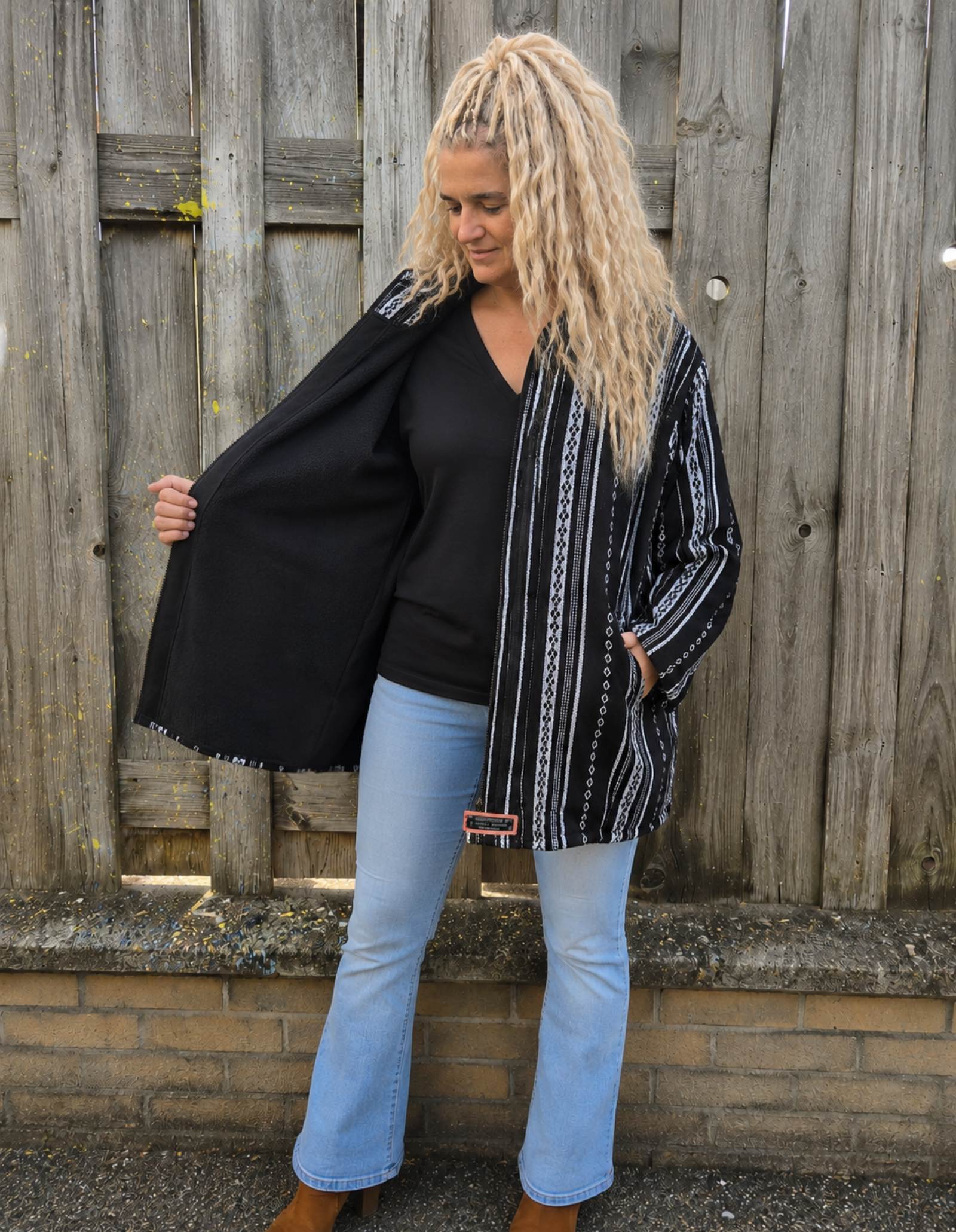 Handgemaakt boho capuchonvest met warme zachte fleece voering en ritssluiting – Old New Atelier.