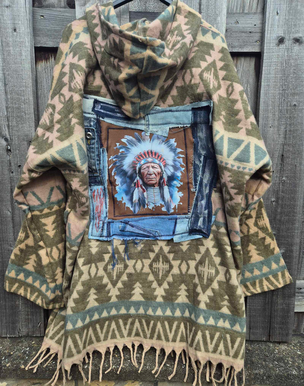 Boho poncho jasje met upcycled denim patchwork achterkant