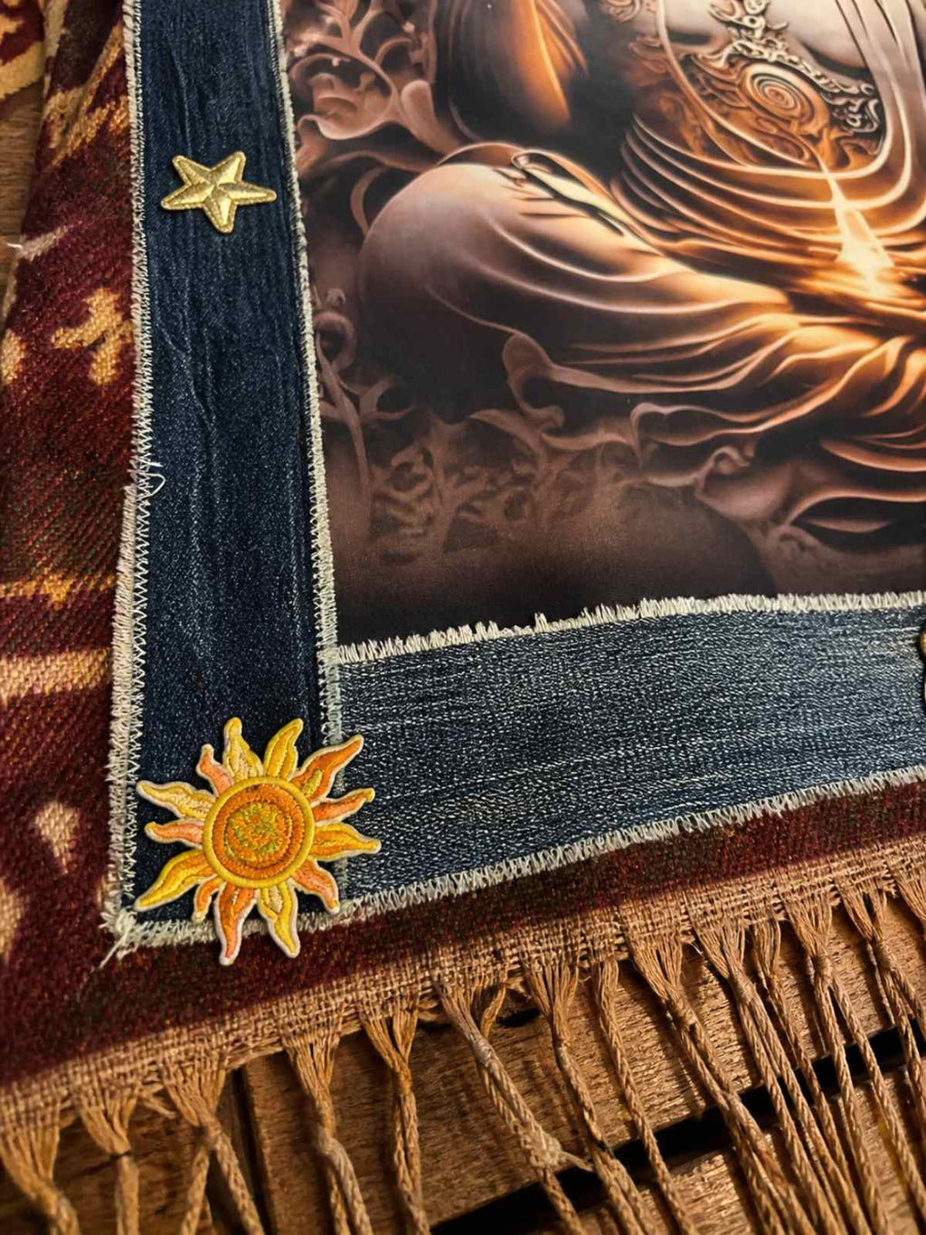 detail denim rand met sterren op upcycled boho jas