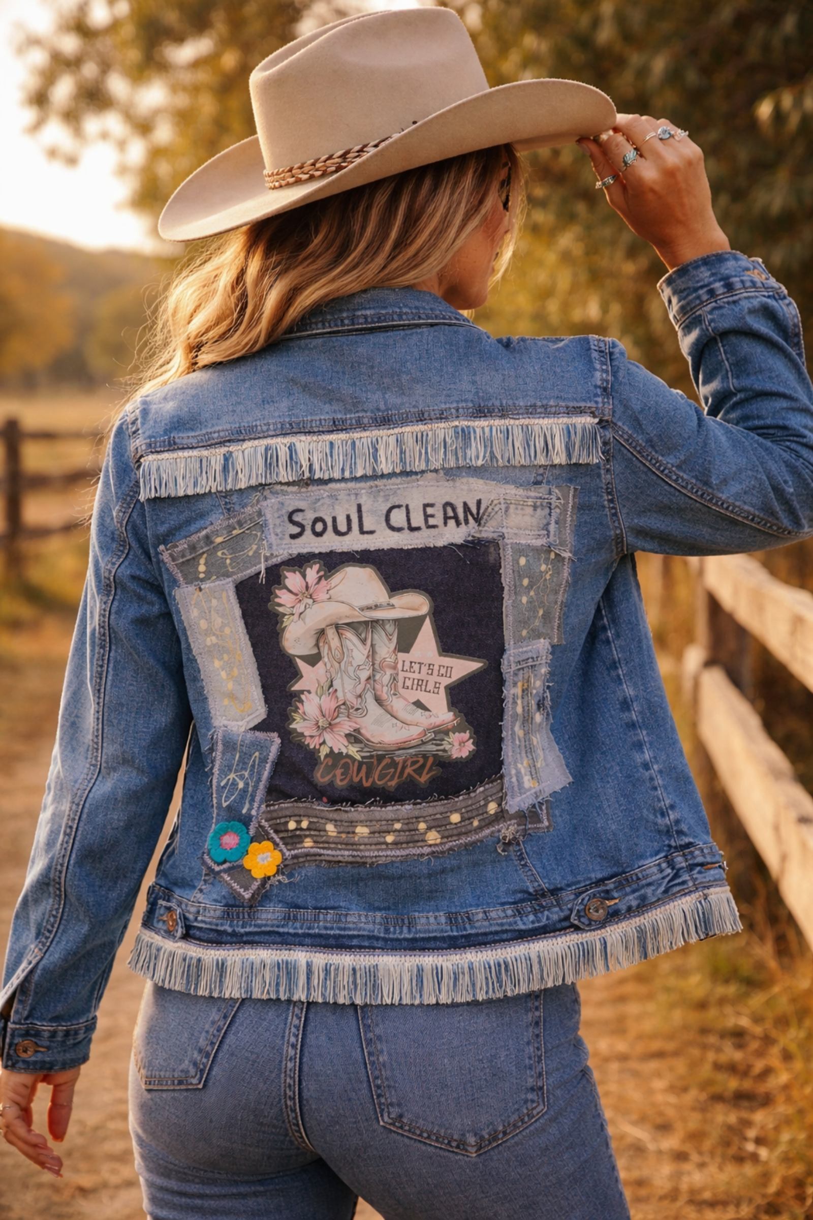 Upcycled denim jacket cowgirl achterkant handgemaakt
