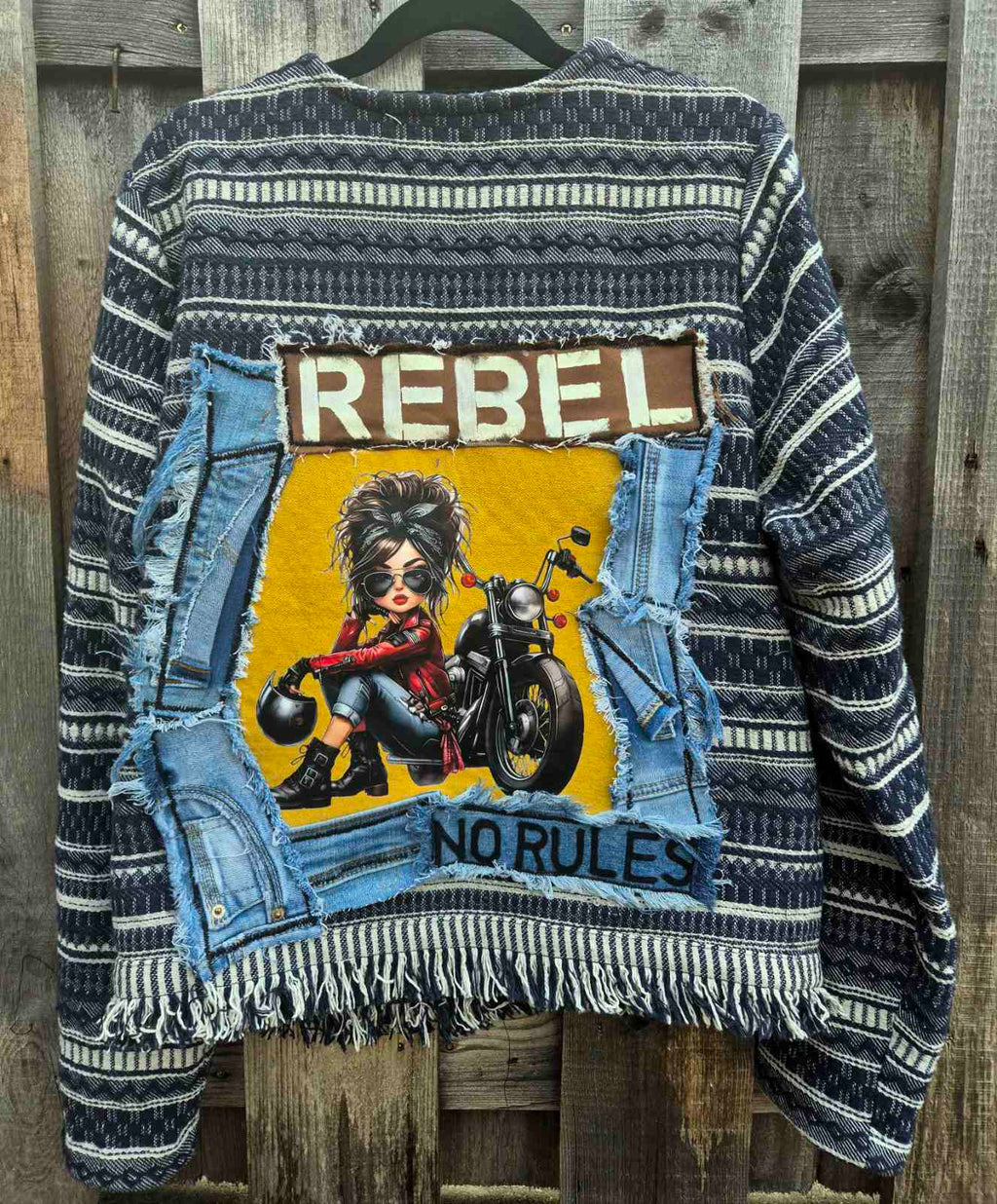 Upcycled boho rebel jacket achterkant met denim details en NO RULES statement