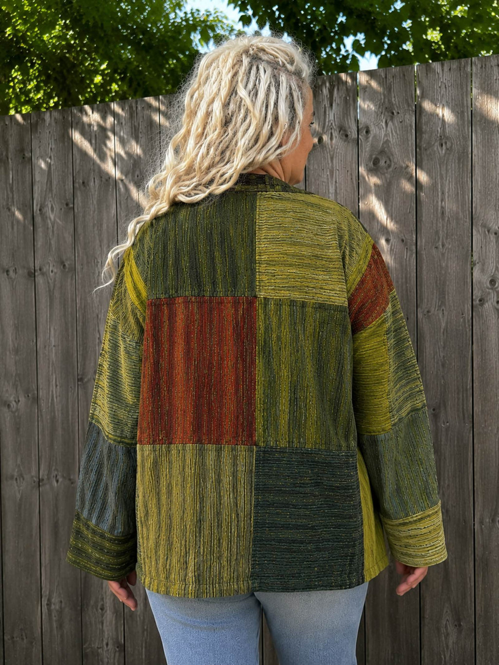 Earth Soul patchwork blouse gedragen achterkant met lange mouwen