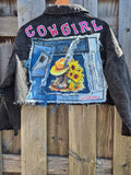 Uniek upcycled denim patchwork jasje handgemaakt in atelier boho stijl achterkant