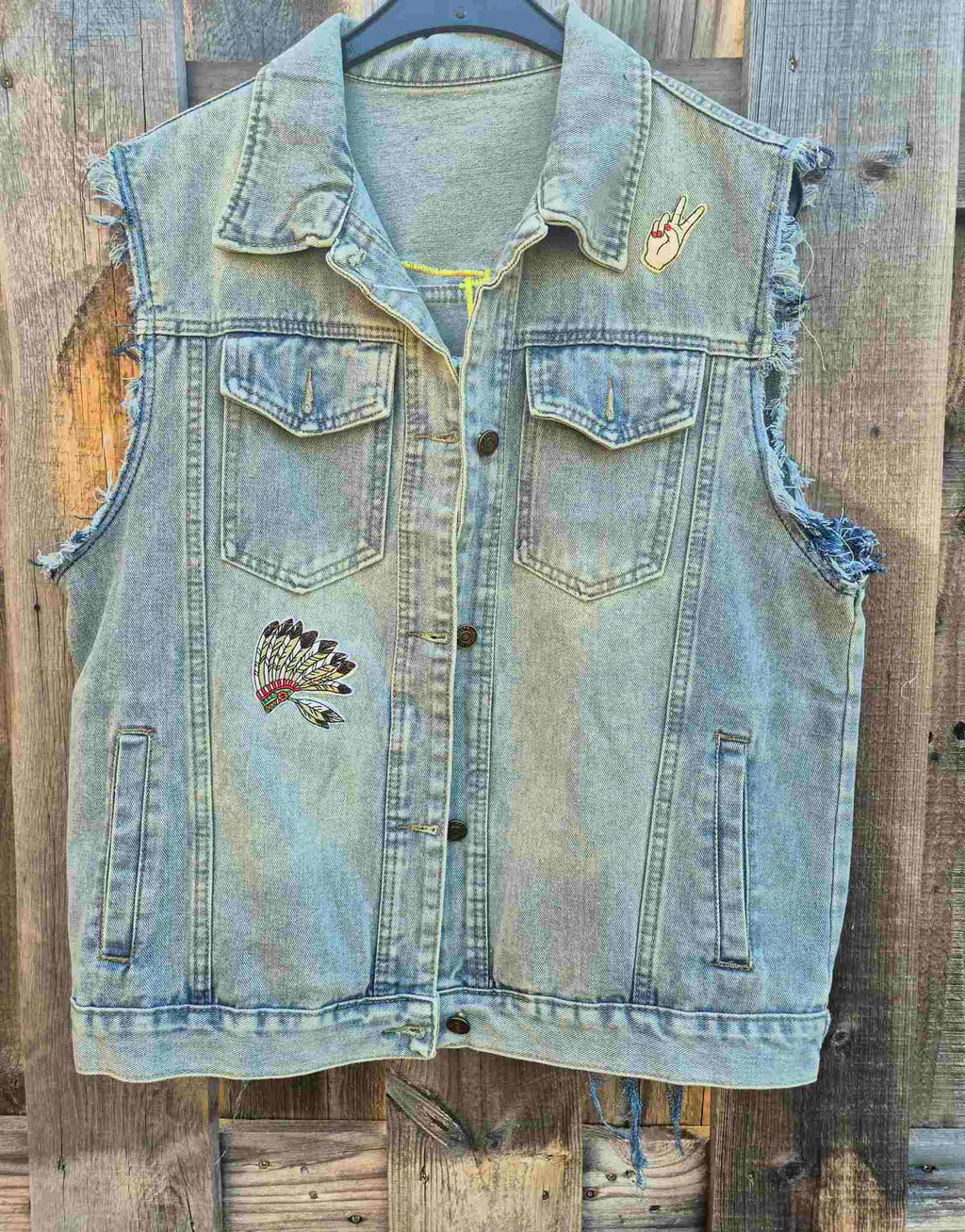 OLDNEWATELIER label detail op handgemaakt denim vest