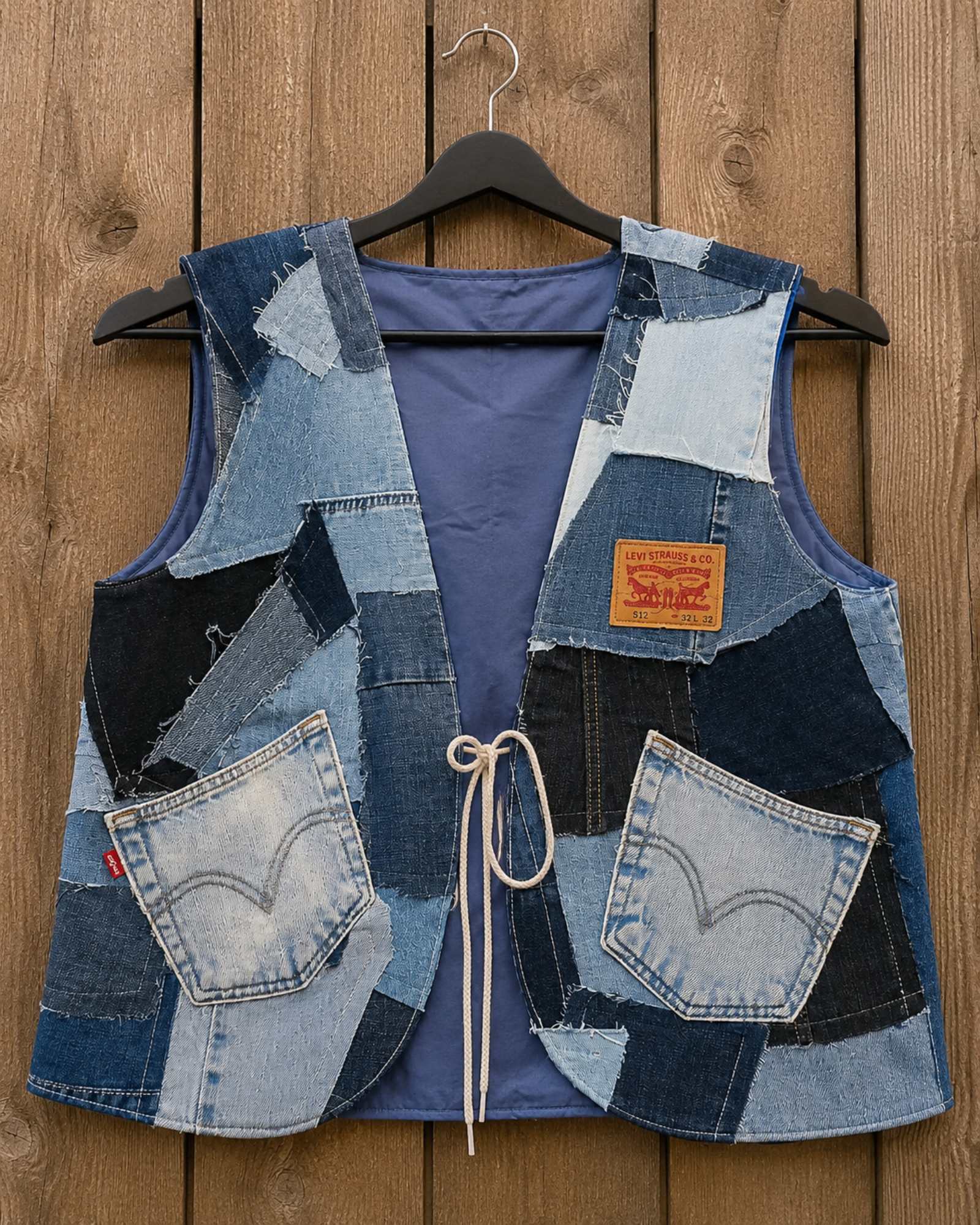 One of a Kind Levi's Patchwork Denim Hesje L/XL – Handgemaakt & Upcycled