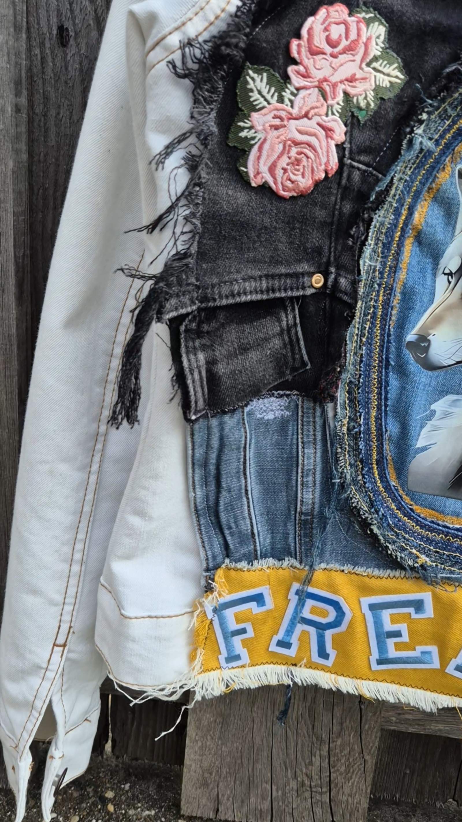 Detail upcycled denim jasje patchwork en rafels