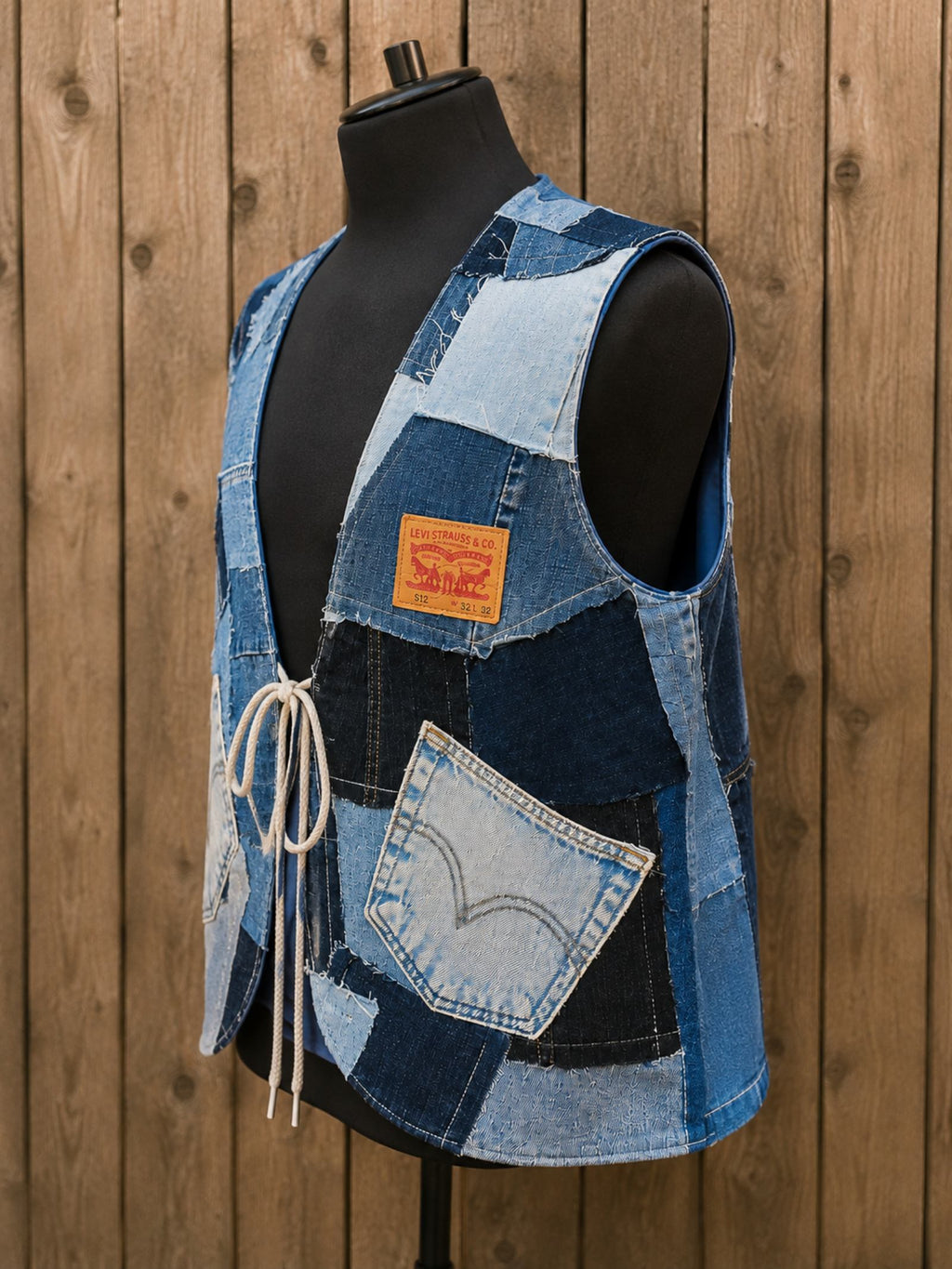One of a Kind Levi's Patchwork Denim Hesje L/XL – Handgemaakt & Upcycled