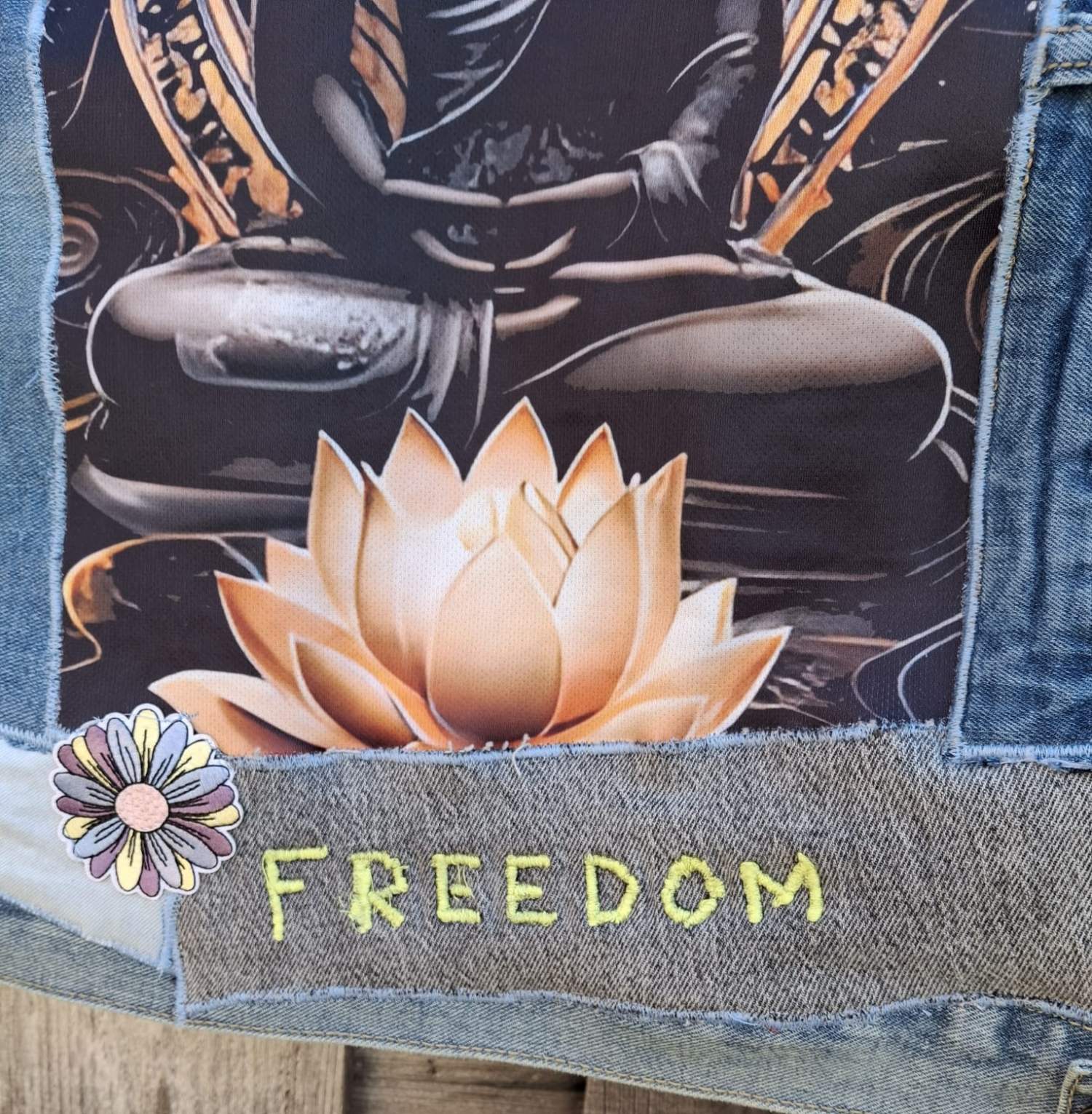 Upcycled denim gilet met Buddha print en bohemian stijl