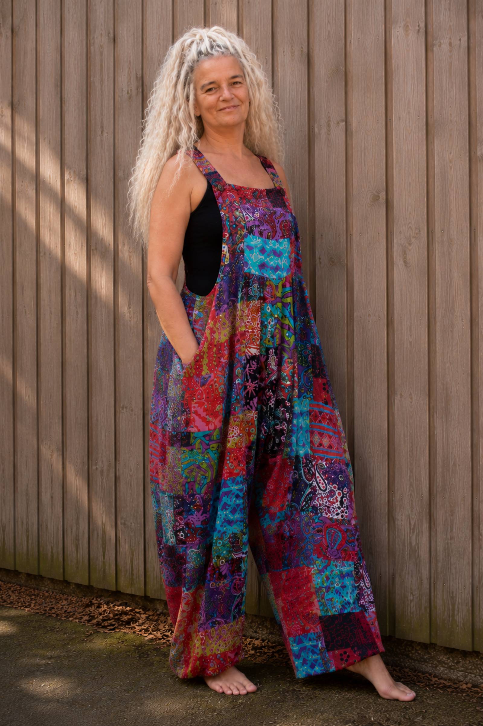 Boho patchwork jumpsuit schuin gedragen met steekzakken en wijde pasvorm