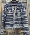 Boho biker jasje voorkant met geweven patroon en franjes handgemaakt door Old New Atelier