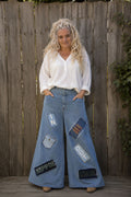 Hippie Spirit upcycled wide leg jeans gedragen met denim en textielpatches
