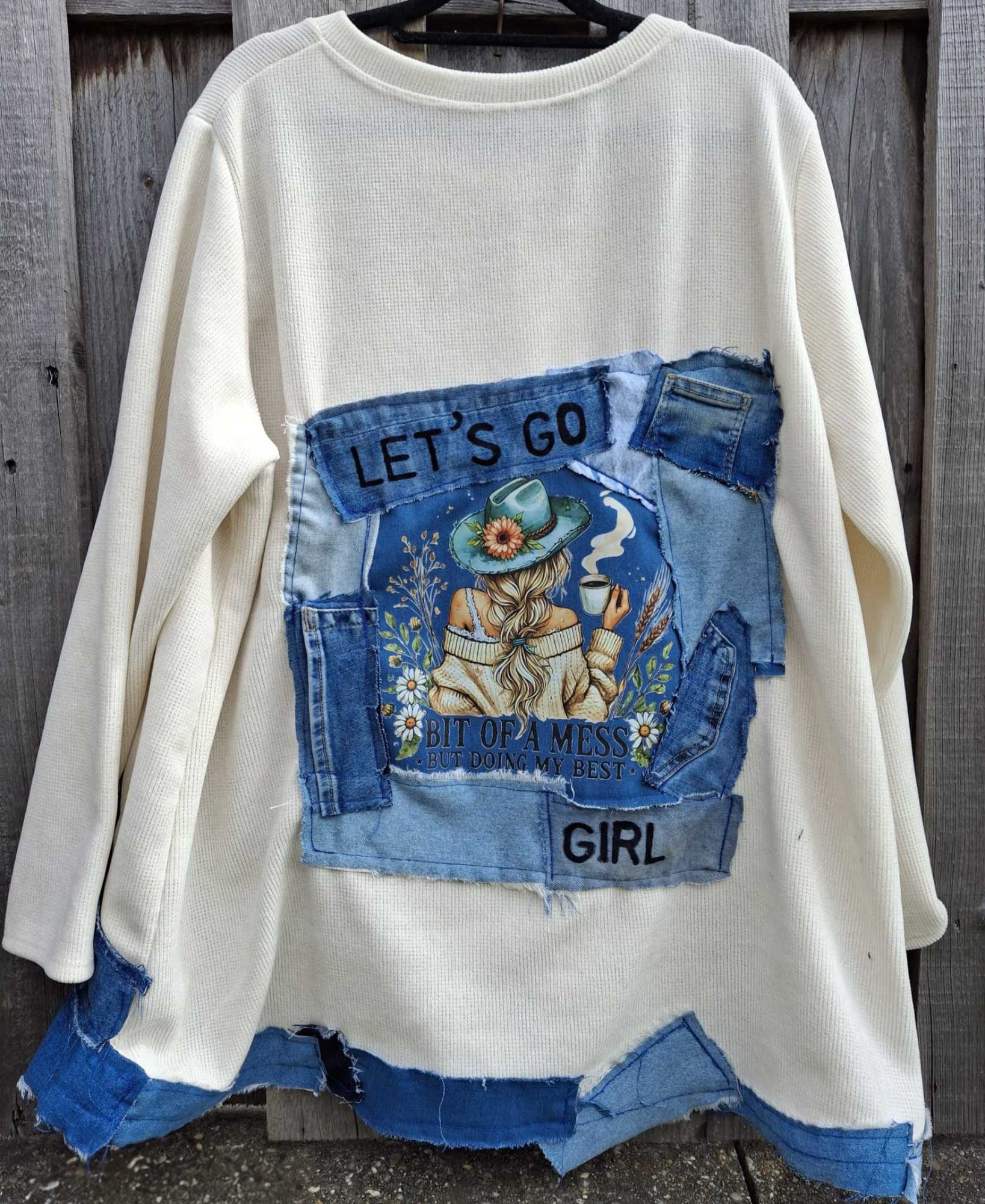 Upcycled boho sweater met denim patch achterkant one of a kind