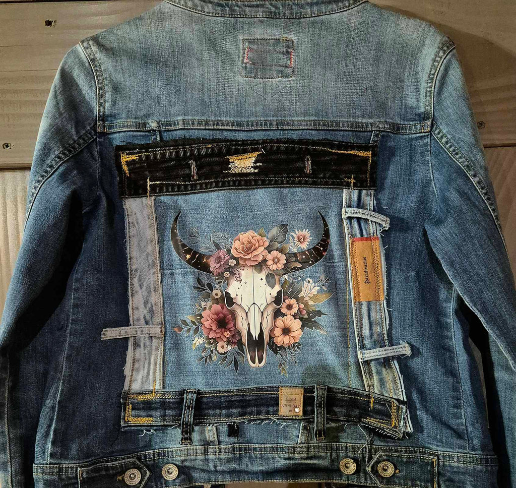 Upcycled denim jacket boho skull achterkant one of a kind