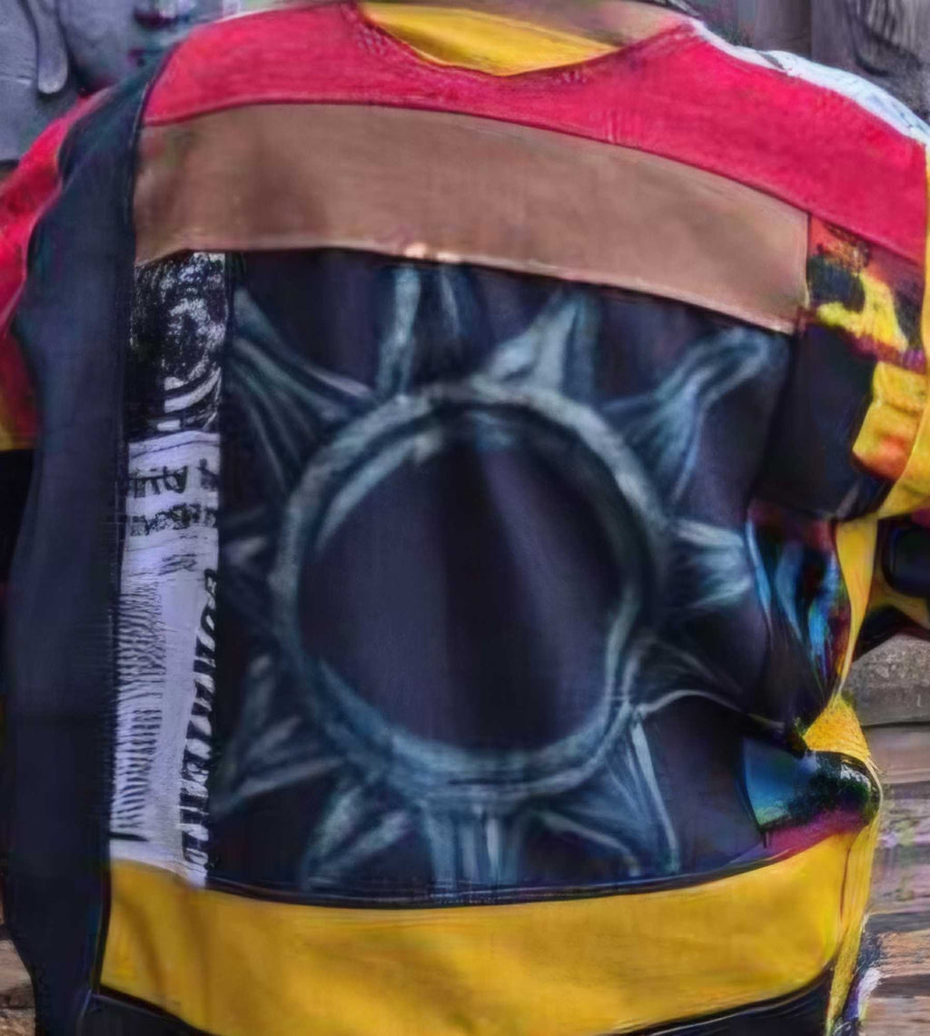 Detail van handgemaakte upcycled patchwork jas, gemaakt in eigen atelier, unieke stoffen en boho stijl one of a kind